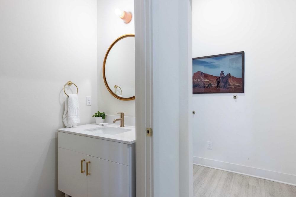 Sleeps 24 Rooftop, Game Room & Outdoor Spaces Just 10 Min to Broadway Outrider by Avantstay