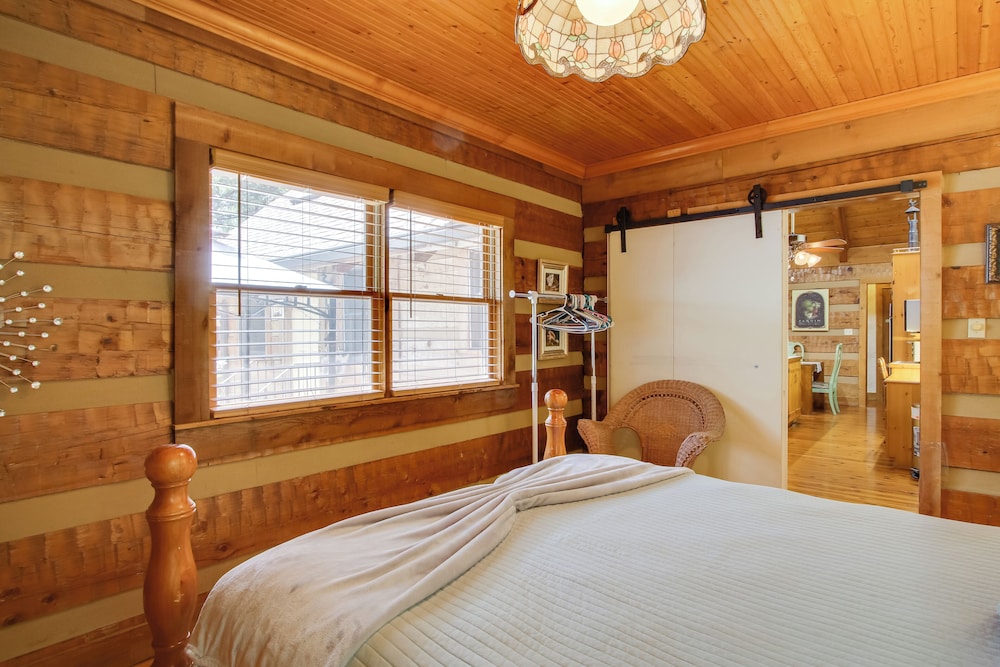 Golf + Hike: Nature Escape w/ Sauna in Hephzibah