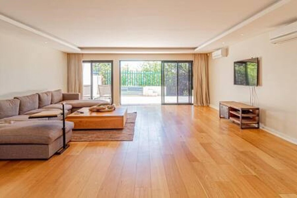 Large 3 Bedroom Apartment w Private Pool Casablanca