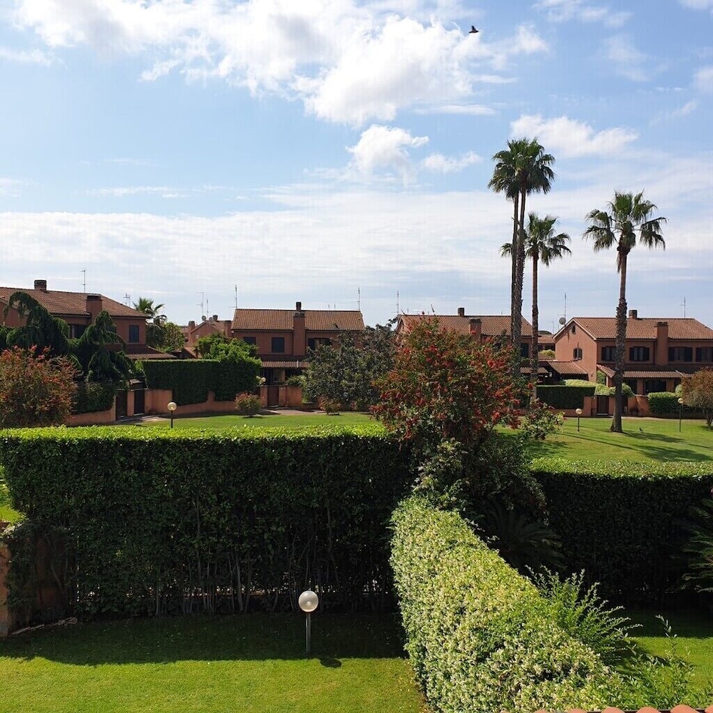 Villa Sleeps 6 With Garden and Gym