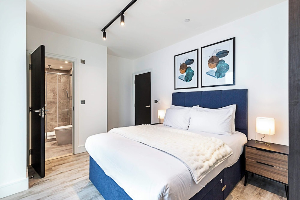 Bright North Acton Flat With City View photo 3