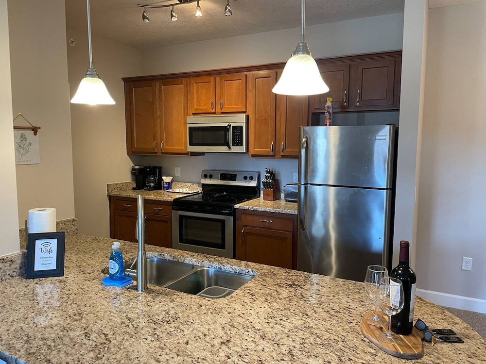 2BR Water Views W D Walkable Pool Gym