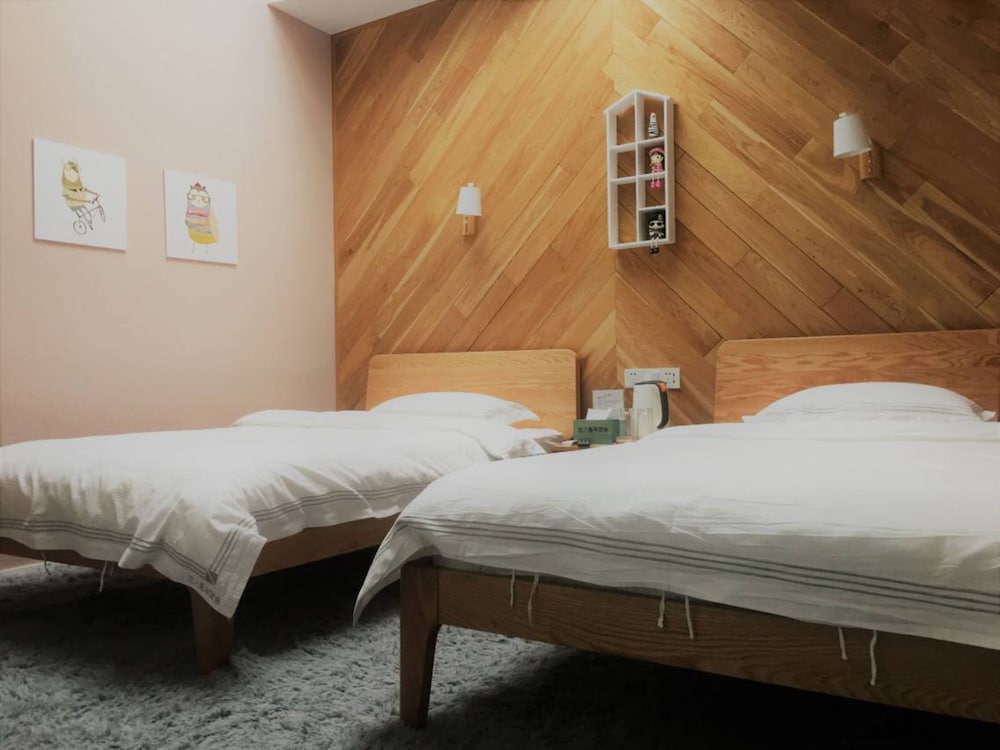 J Trip Youth Hostel
