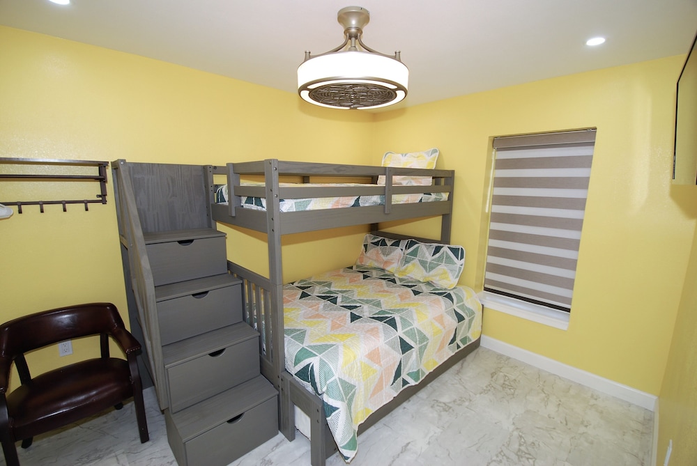 Saida Iii Unit #3306 1 Bedroom Condo by Redawning