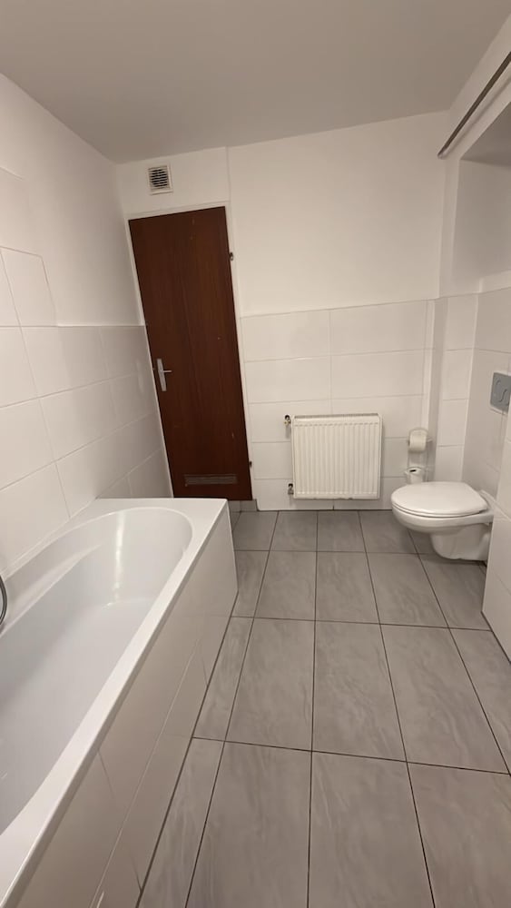 Beautiful 1BR Apartment Near Prater Park