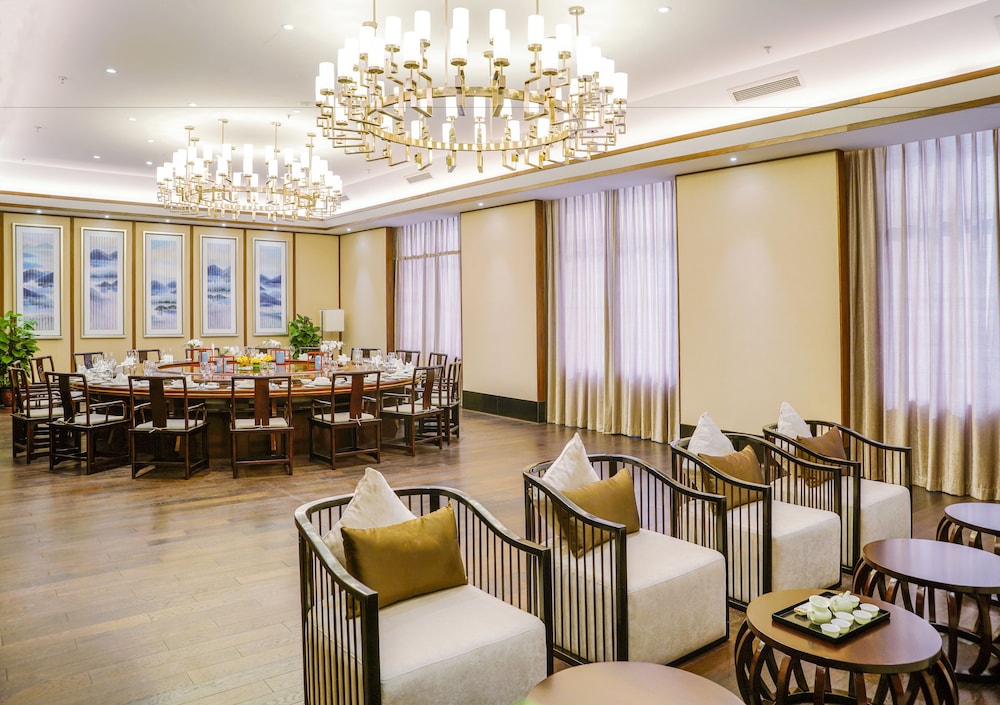 Qingshan Hotel Baotou(Yingbin Building)