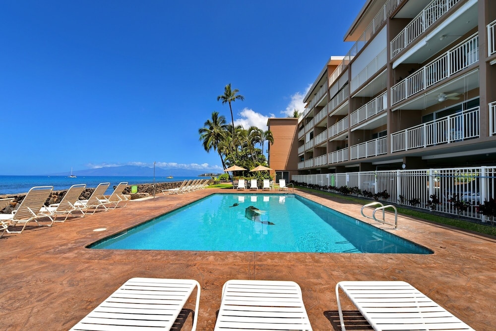 Lahaina Roads #205 1 Bedroom Condo by Redawning