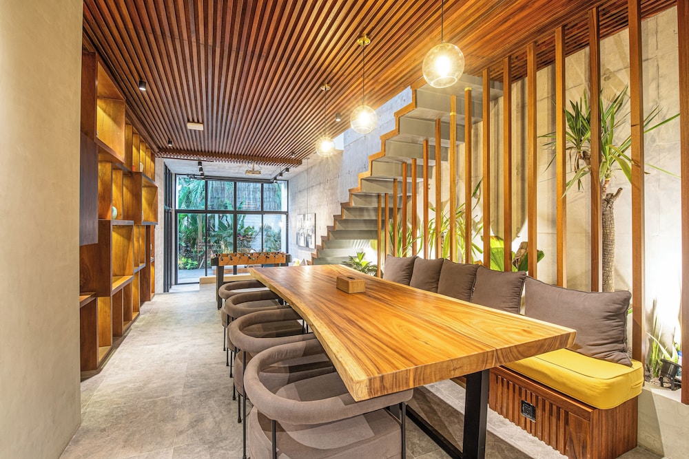 Modern 4BR Canggu Retreat Just 8mins to the Beach