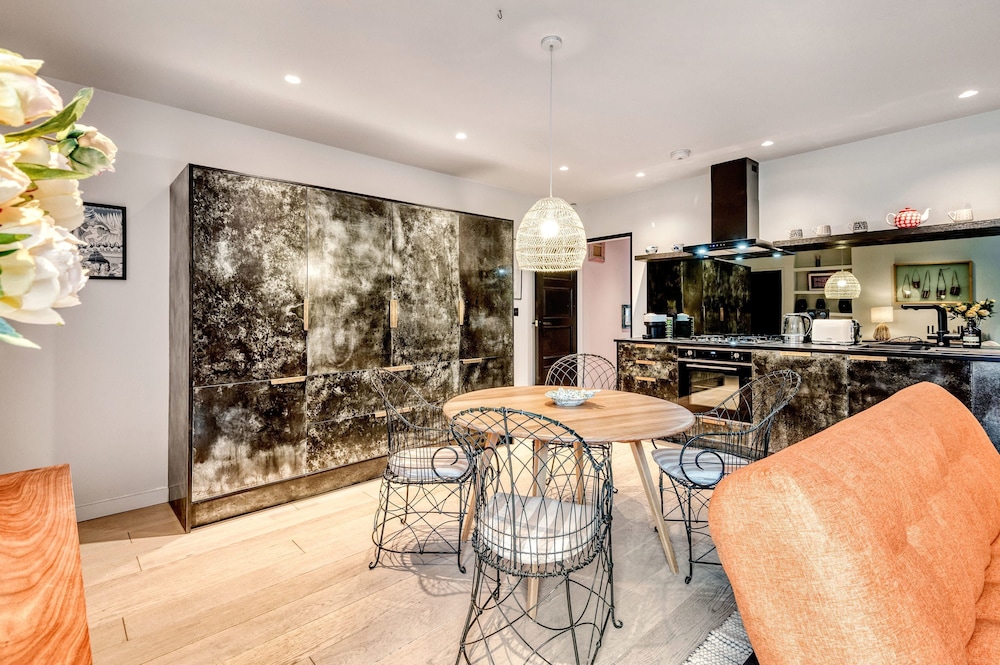 Notting Hill 2 Bed With Sauna - by Out of Office Lifestyle