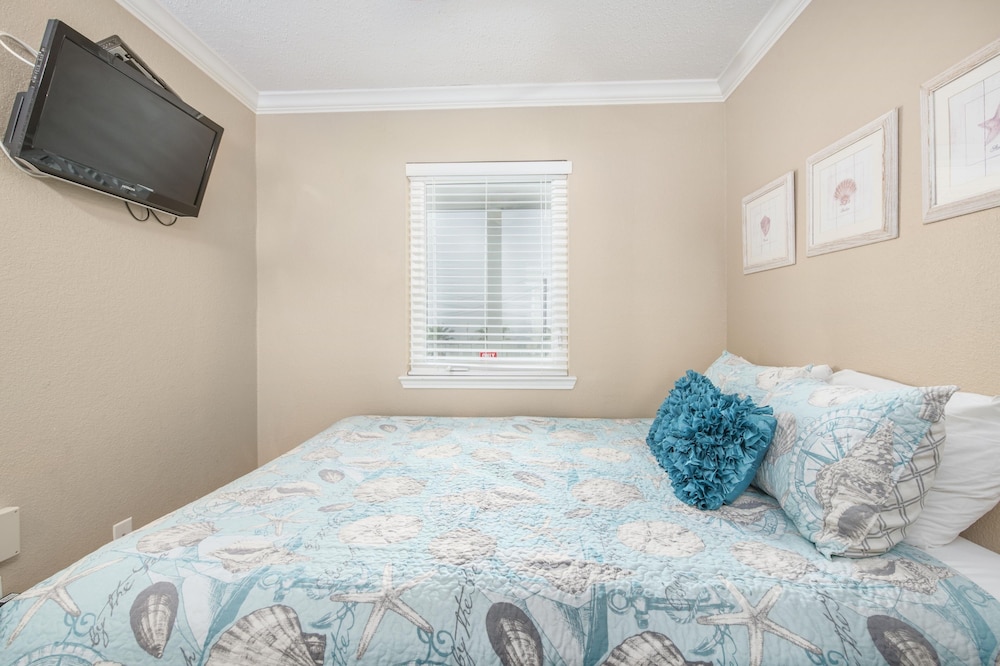 Seascape 1321 1 Bedroom Condo by RedAwning