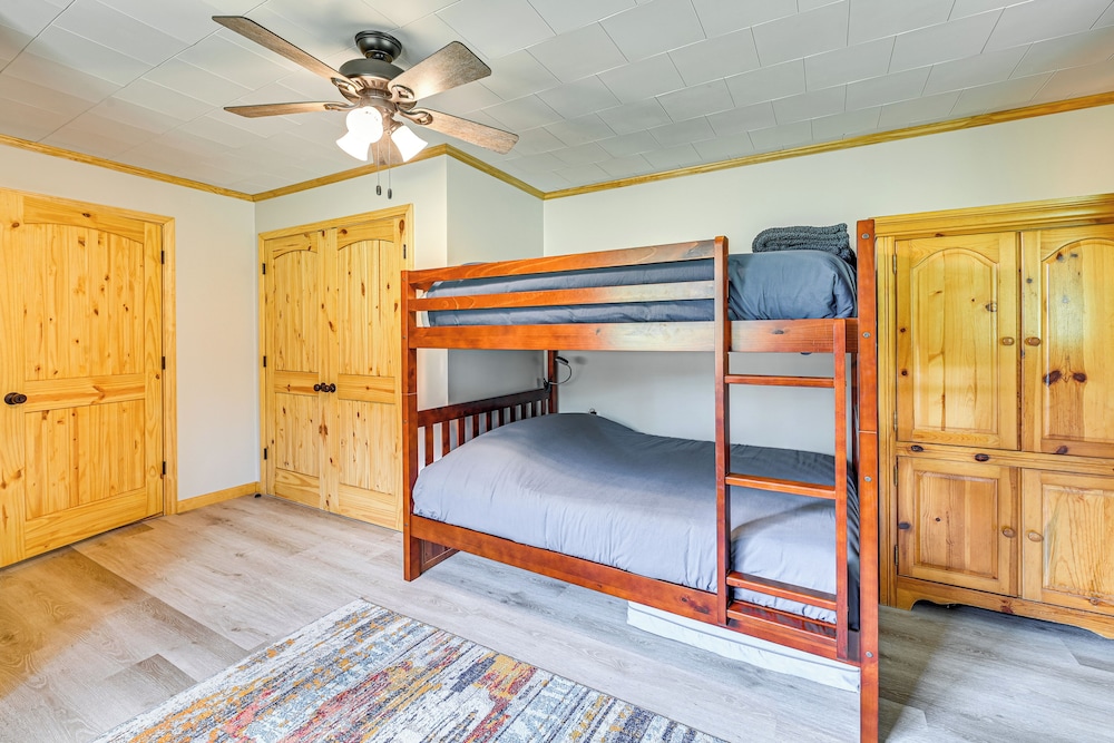 5 Mi to Cave Run Lake: Wellington Cabin w/ Deck! view 2