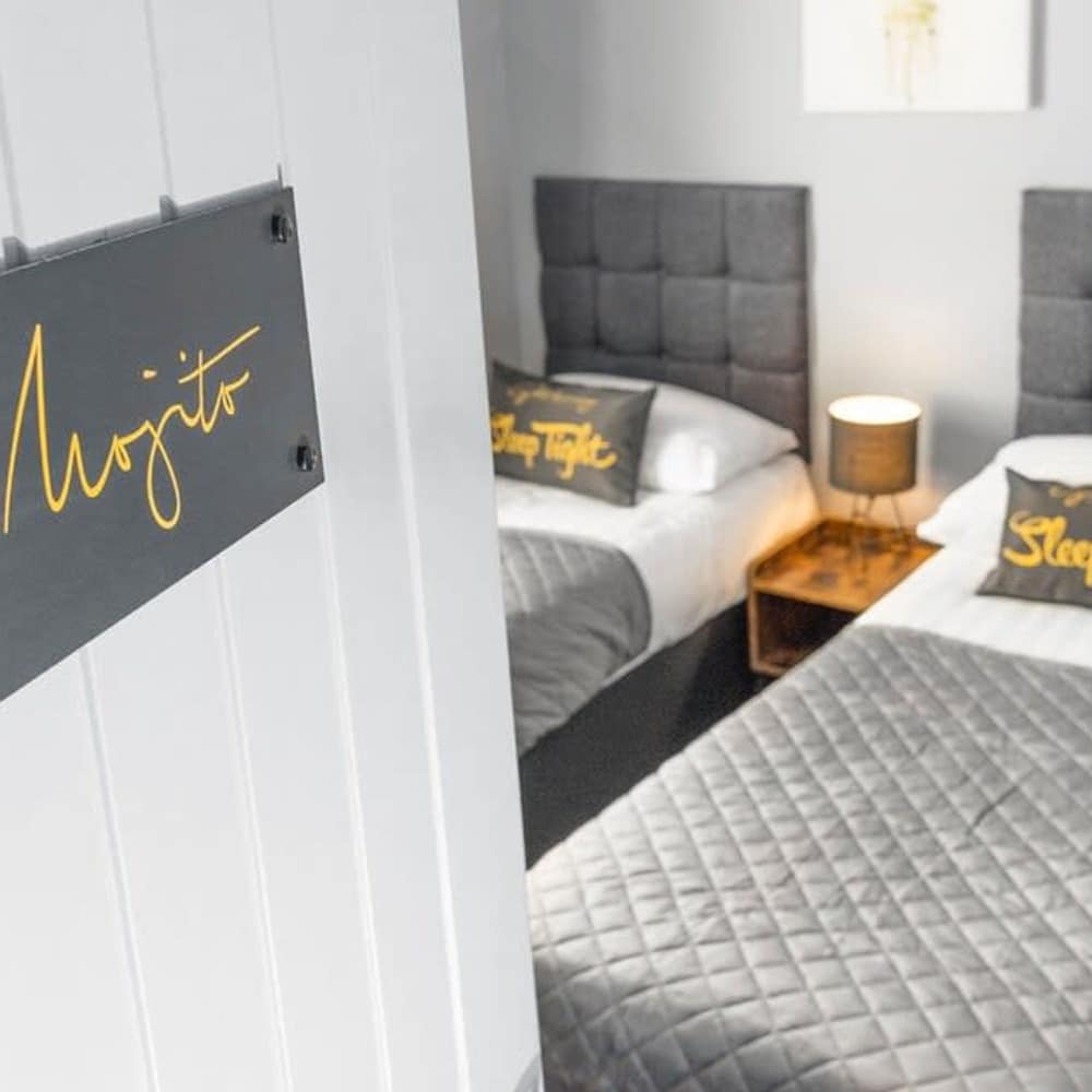 The Gathering Chester 1 Sleeps 14 Very Close to City Centre