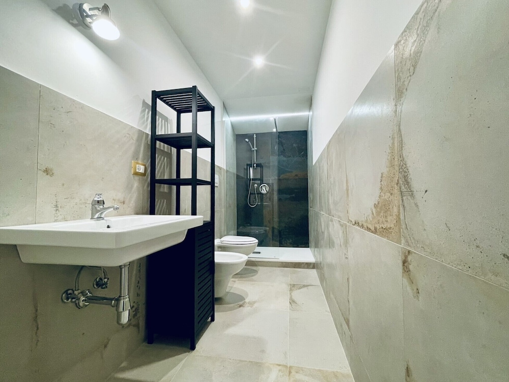 Nautilus B & B