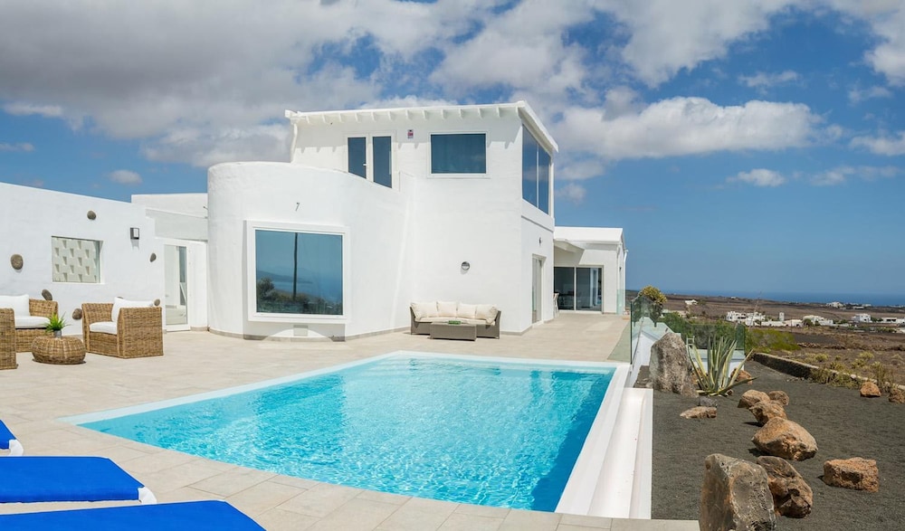 The View in T as With 4 Bedrooms and 4 Bathrooms