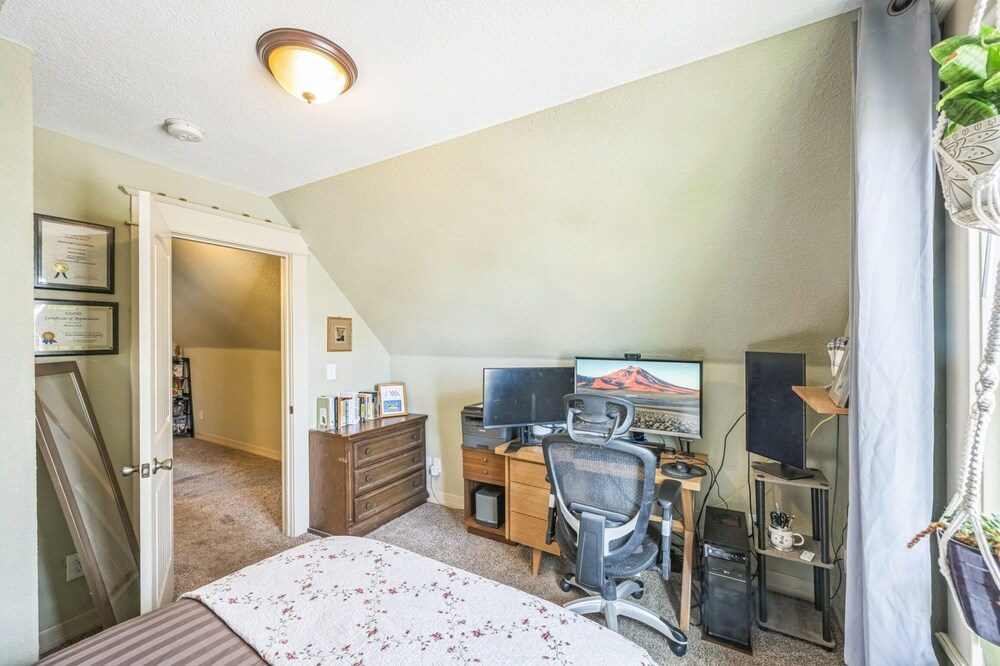 Stylish 2-story Home - Perfect Denver Location 2 Bedroom Home