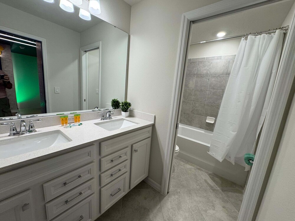 Family Friendly 5Bd Near Disney Windsor Cay 16136
