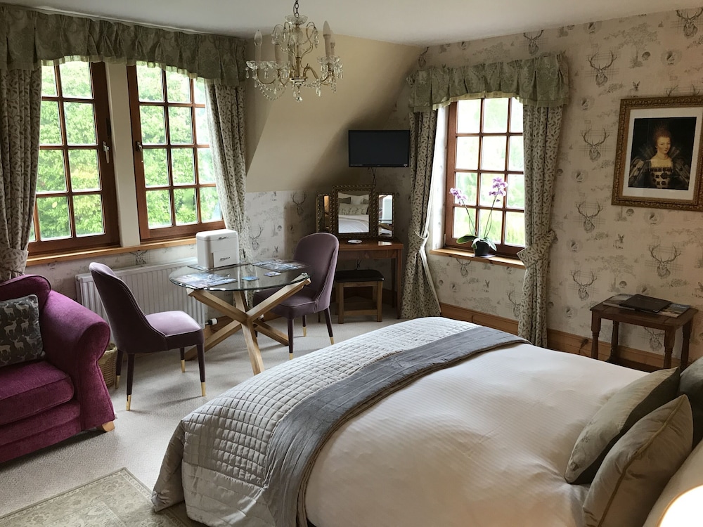 Highland Bear Lodge & Luxury Bear Huts