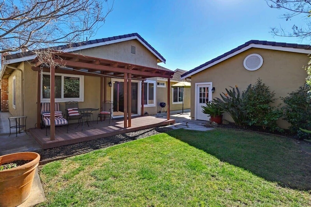 @ Marbella Lane - 4BR Home Away From Home Ldry