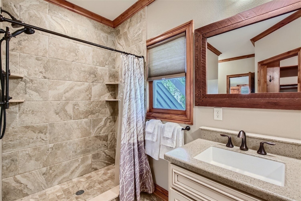 Rocky Mountain Retreat 4 Bedroom Home by RedAwning view 2