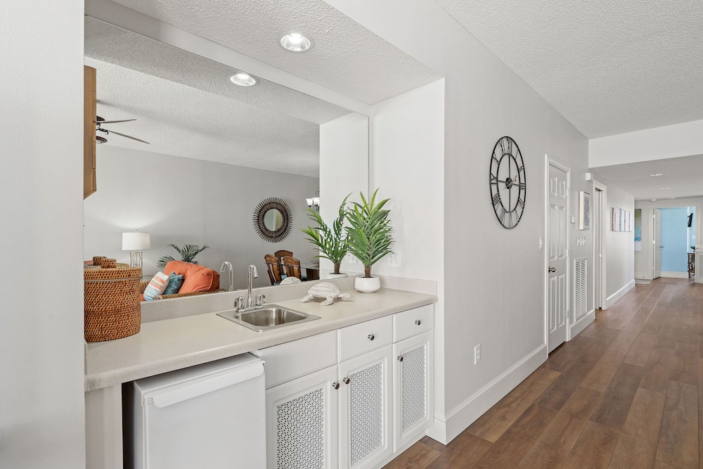 Majestic Beach Resort by Book That Condo