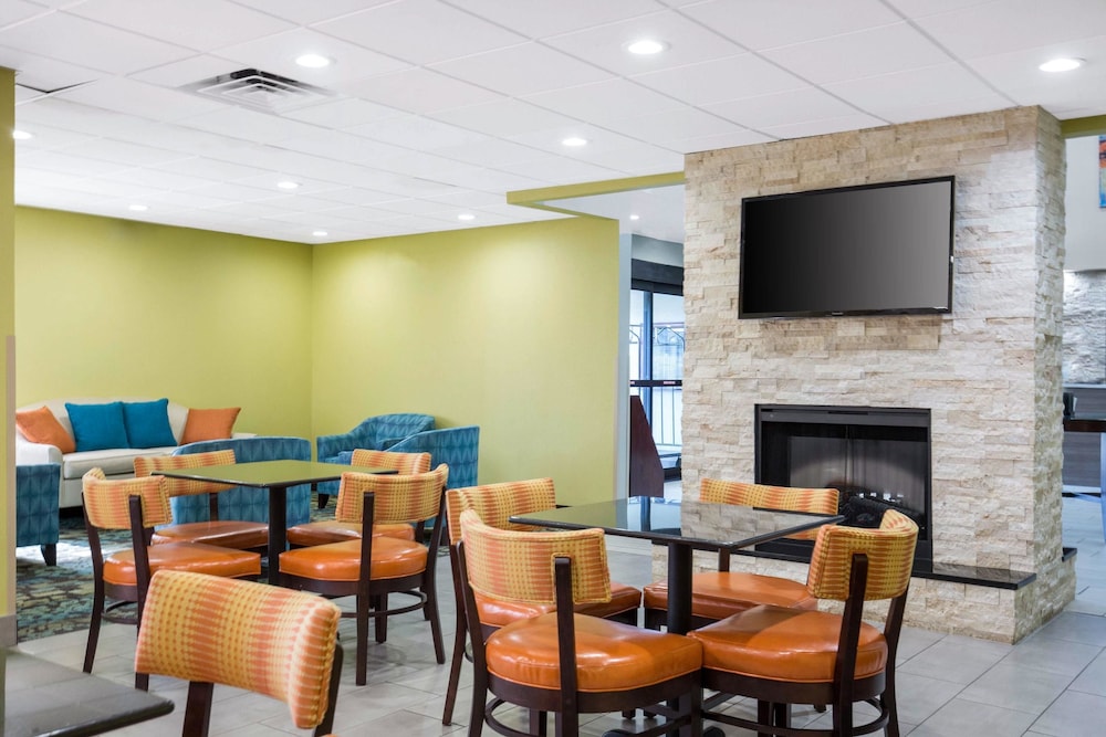 St Louis Vacations - Quality Inn Suites Arnold - St Louis - Property Image 40