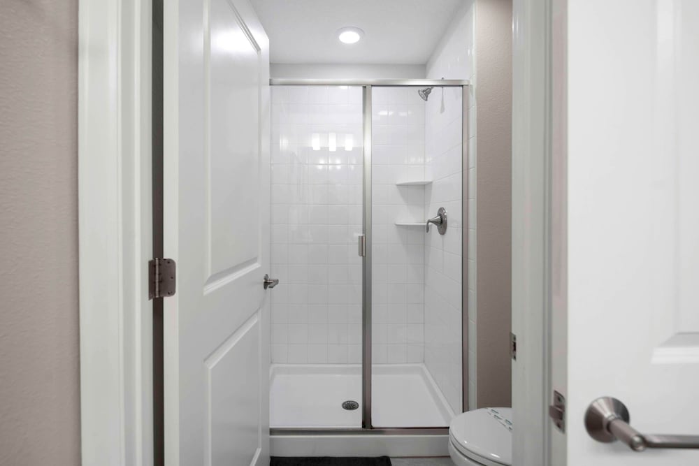 Stylish 4BR Pool Townhome Storey Lake