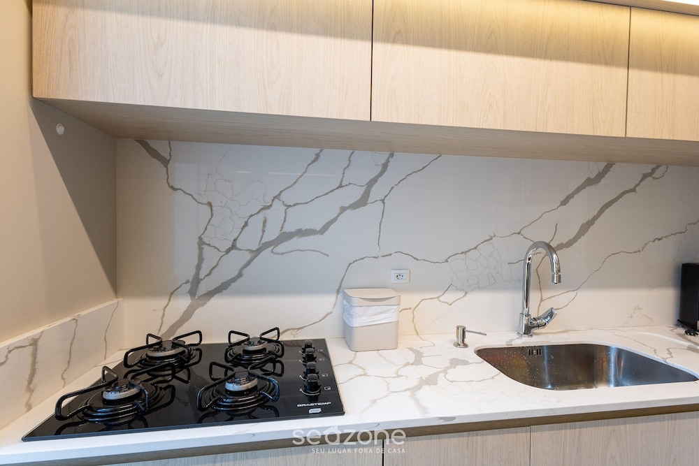 Modern 2BR Apt Close to the Beach Stl0702
