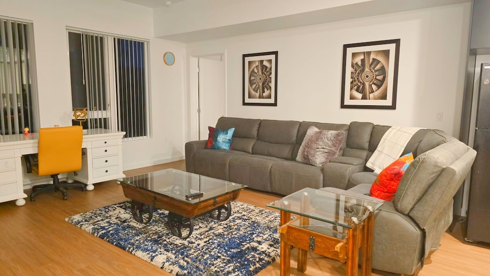 Orange County/Anaheim Vacations - StaysPro - Cityscape Luxury Rental Homes in the Heart of Los Angeles - Property Image 1
