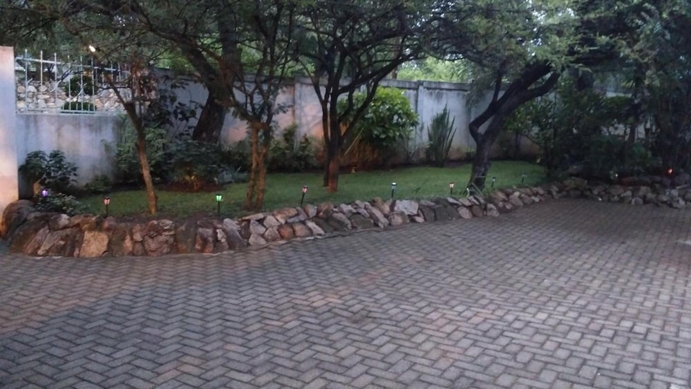 Lynn's Guest House
