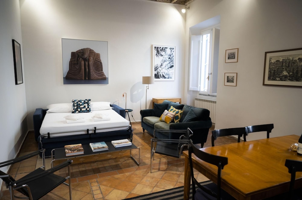 Artsy and Elegant Apartment Near Pantheon