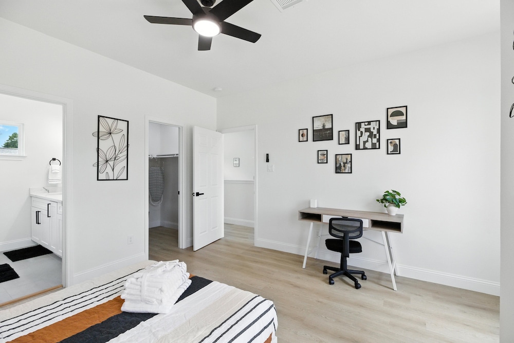 Houston Cozy Retreat 3br 3ba Downtown Views 3 Bedroom Duplex