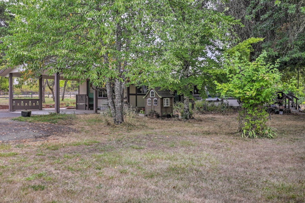 Cozy Cottage on Flower Farm w/ Baker Creek Views! view 5