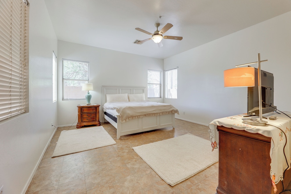 3 Mi to Santan Village: Home w/ Covered Patio