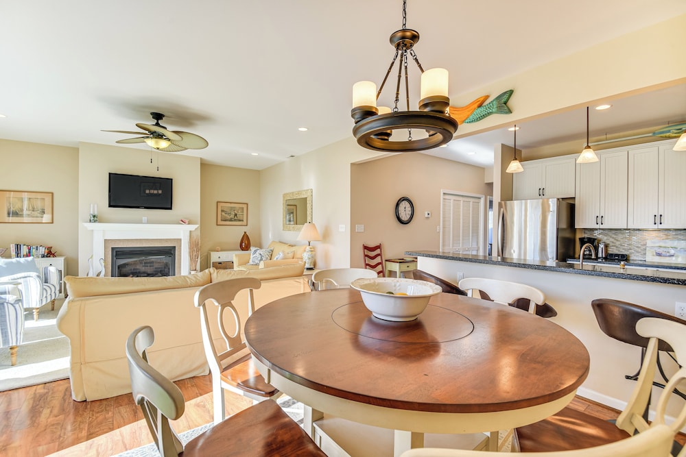 Walk to Beach: Home w/ Pool Access in White Stone