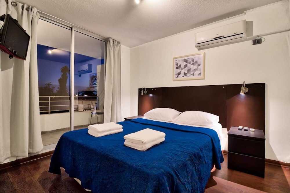 Bellavista Mallinkrodt 1BR Apt - w Terrace A C