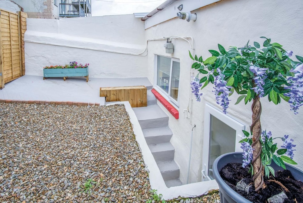 Clouds - 1 Bedroom Holiday Home - Milford Haven
