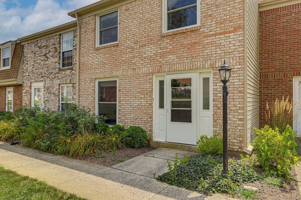 Townhome 10 Mi to Wpafb & Dayton!