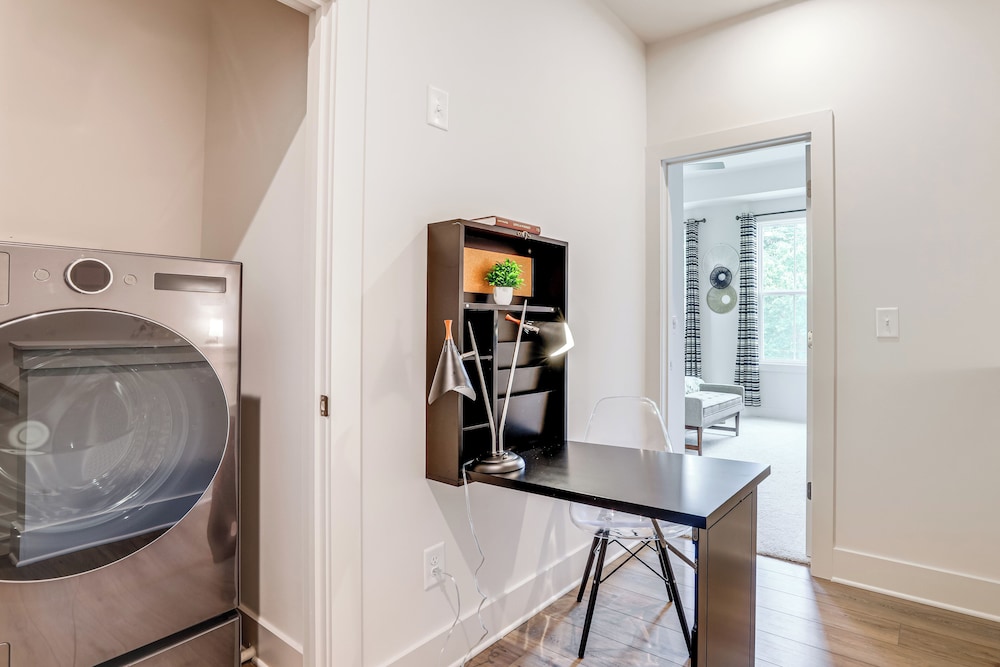 Townhome 1 Mi to Grant Park & Atlanta Beltline!