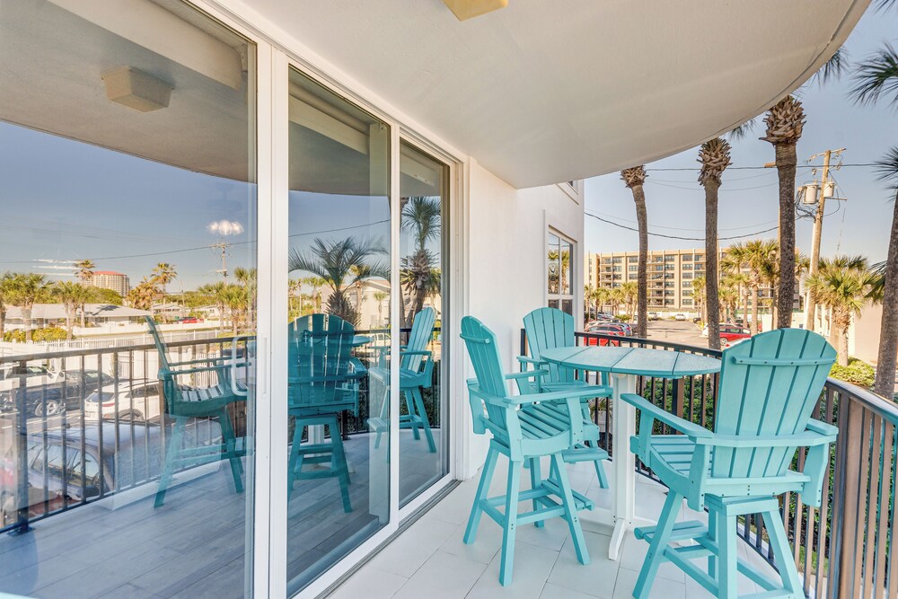 Waterfront Fort Walton Beach Condo: Pool Access!