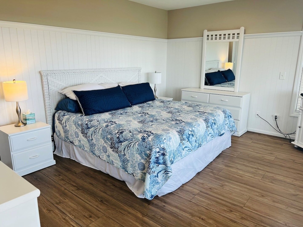 Avalon East- 5 Bedroom Home by RedAwning