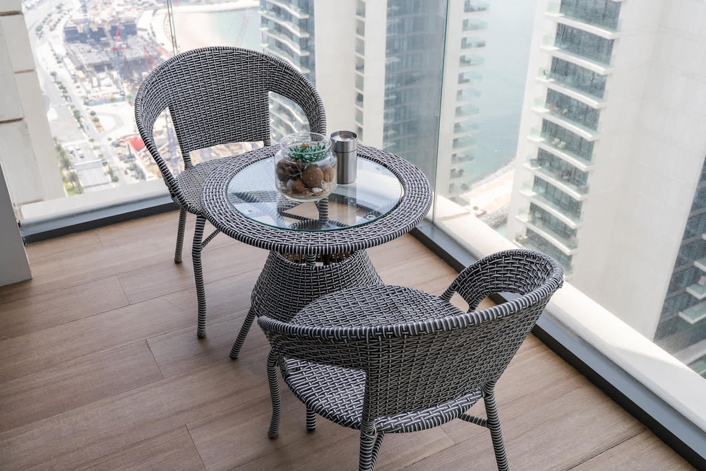 1 Bedroom in Marina Vista With Full Palm Views