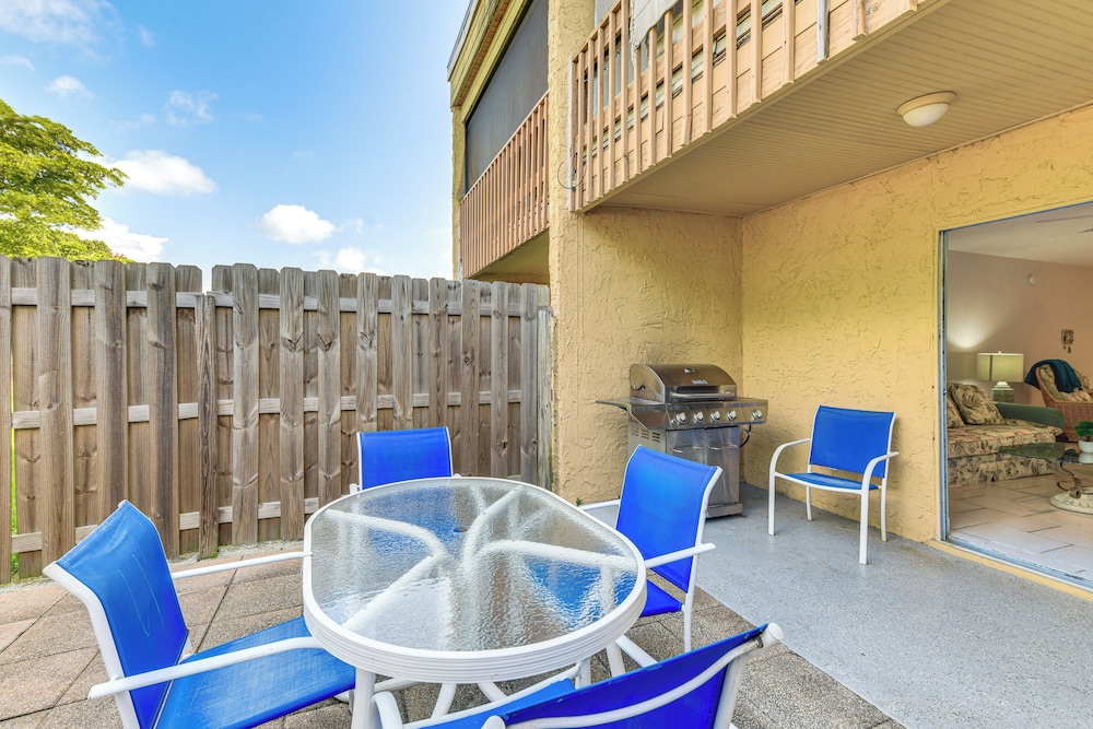4 Mi to Siesta Key Beach: Condo w/ Pool Access