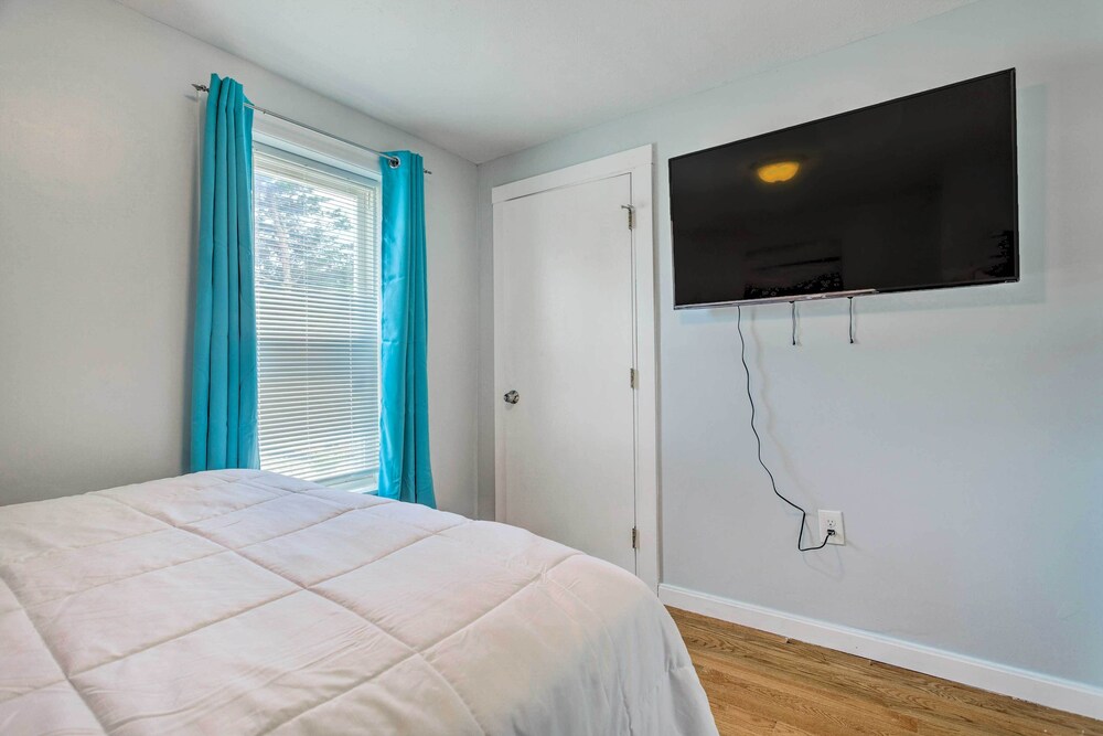 Downtown Brockton Apt < 1 Mi to Local Dining