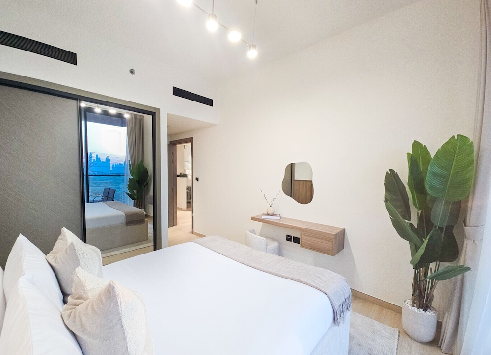 Easygo- Stylish 1bdr Binghatti Corner