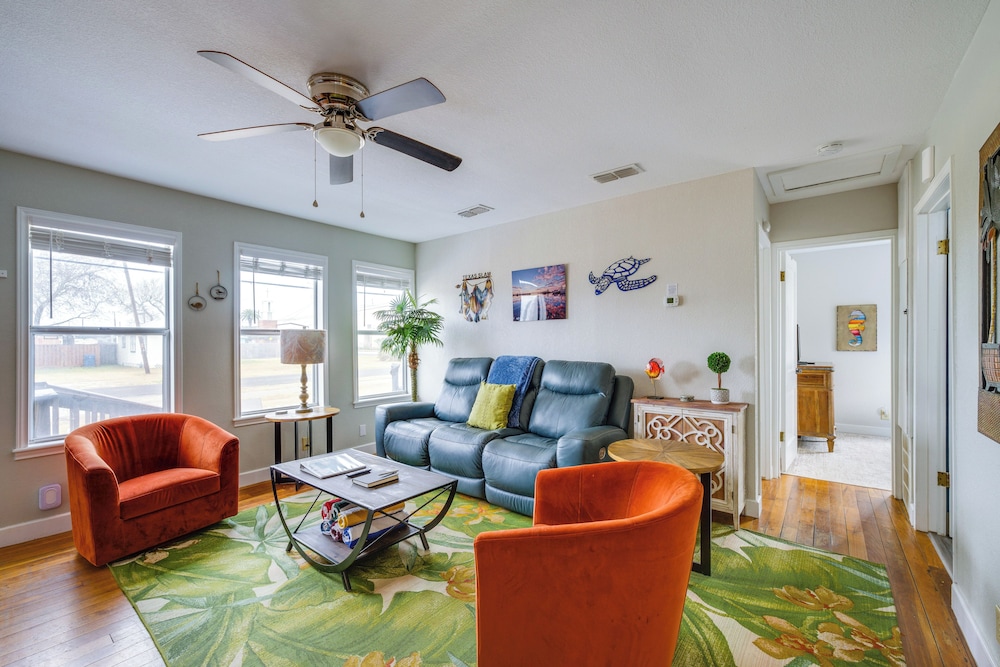 Walk Dtwn: Pet-friendly Townhome in Rockport