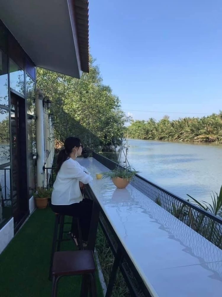 River Jam Amphawa