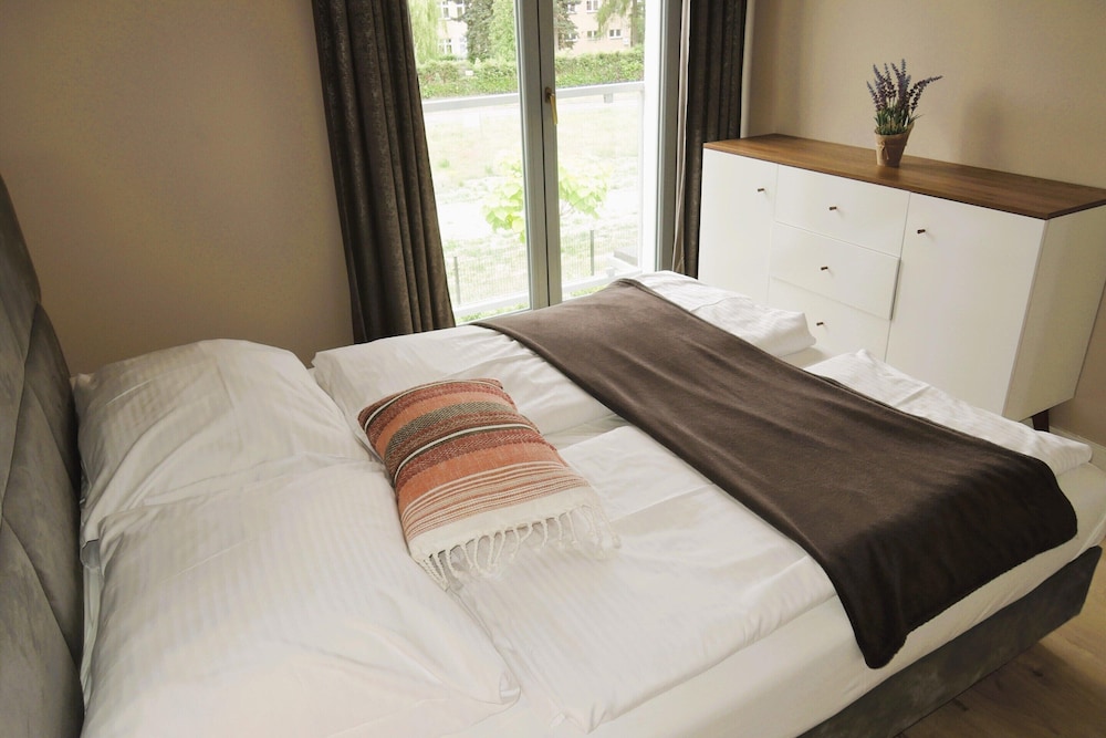 New, Large Holiday Home for 10 People