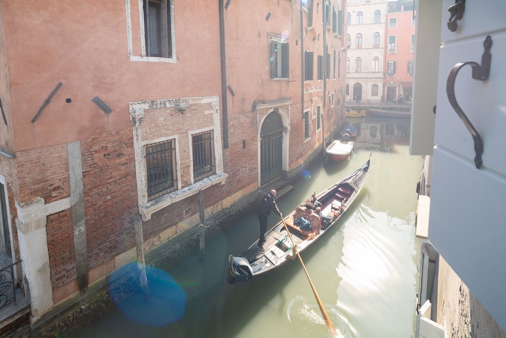 Apartments in San Marco with Canal View