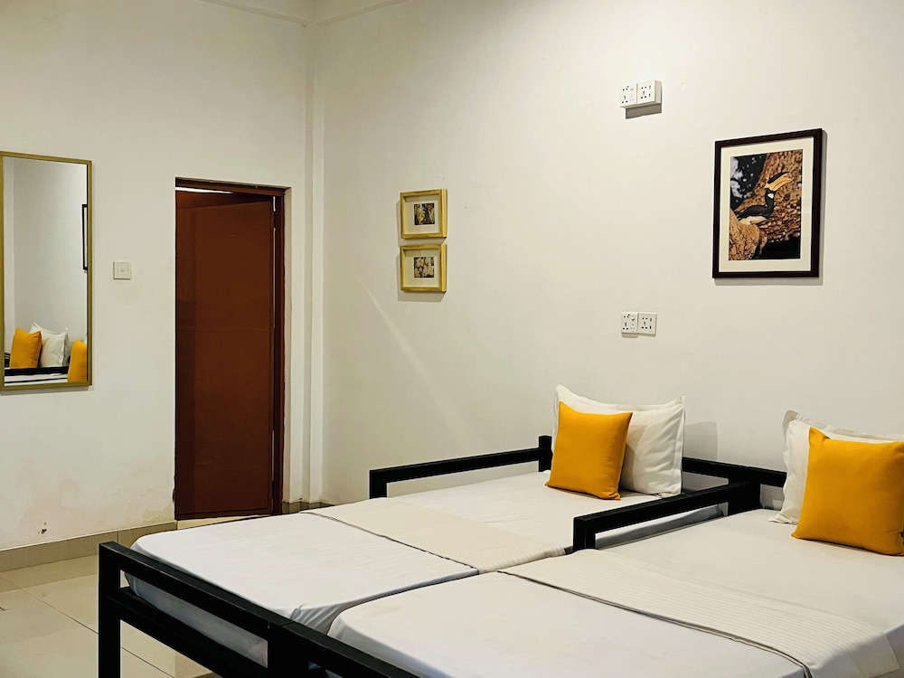 Funky Leopard Safari Lodge Bordering Yala National Park - Hostel