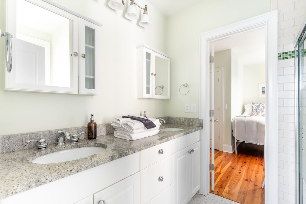 Sea Shell by Avantstay Breezy Beachside Getaway w Rooftop Deck 6 BRs